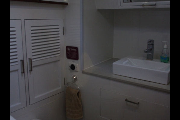 bathroom_600x400 image Banjo Paterson Sailing Whitsundays Interior